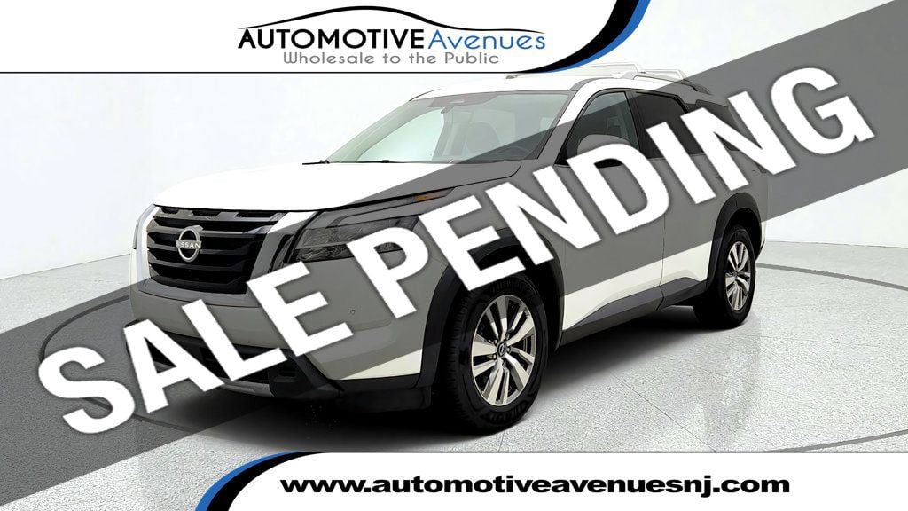 Used 2023 Nissan Pathfinder SL AWD/4WD image 1