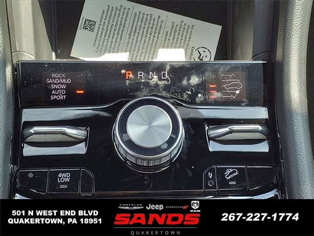 New 2023 Jeep Grand Cherokee Overland w/ Luxury Tech Group IV AWD/4WD image 18