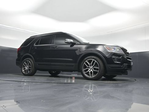 Used 2019 Ford Explorer Sport AWD/4WD image 4