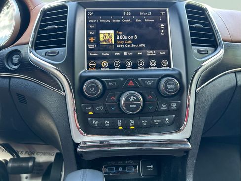 Certified 2018 Jeep Grand Cherokee Summit w/ Platinum Series Group AWD/4WD image 16