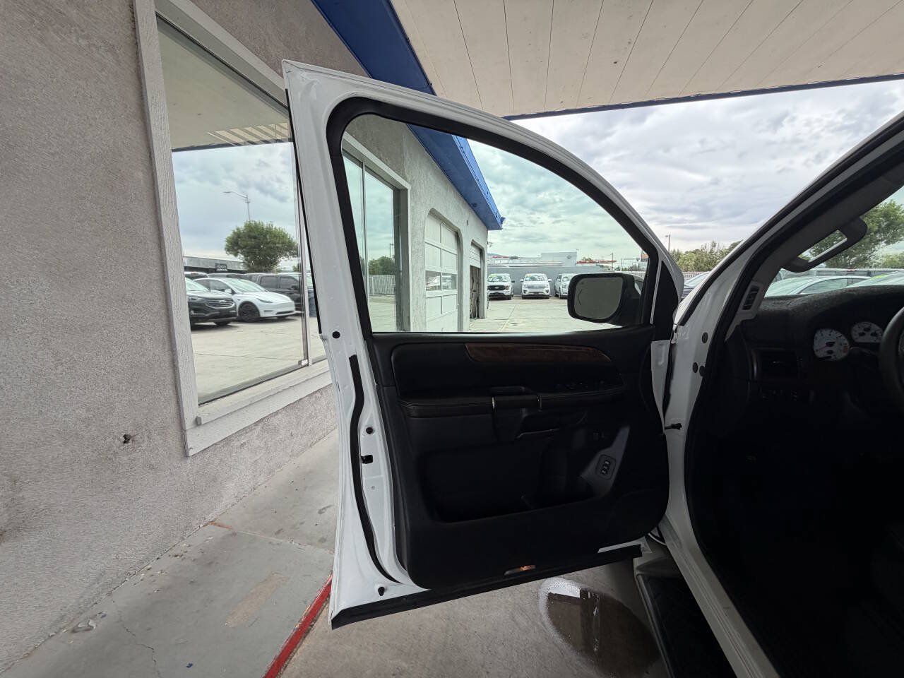 Used 2014 Nissan Armada Platinum AWD/4WD image 8