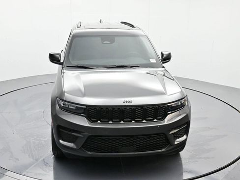 New 2025 Jeep Grand Cherokee Altitude image 30