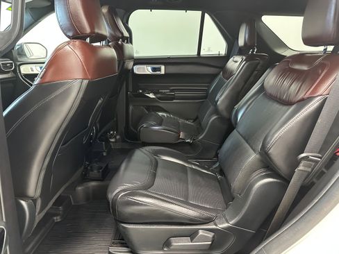 Used 2022 Ford Explorer Platinum w/ Equipment Group 601A image 13