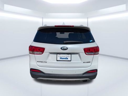 Used 2016 Kia Sorento EX w/ EX Premium Package FWD image 5