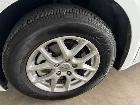 Used 2024 Chrysler Pacifica Touring-L image 32