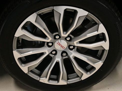 Used 2021 GMC Yukon Denali w/ Denali Premium Package image 23