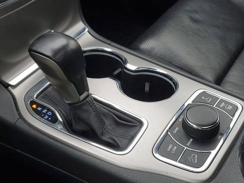 Used 2018 Jeep Grand Cherokee Overland image 34