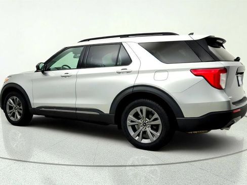 Used 2021 Ford Explorer XLT w/ Equipment Group 202A AWD/4WD image 7
