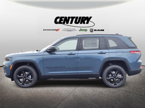 New 2026 Jeep Grand Cherokee Limited w/ Limited Altitude Package AWD/4WD image 7