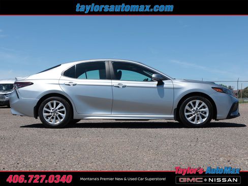 Used 2023 Toyota Camry SE FWD image 3