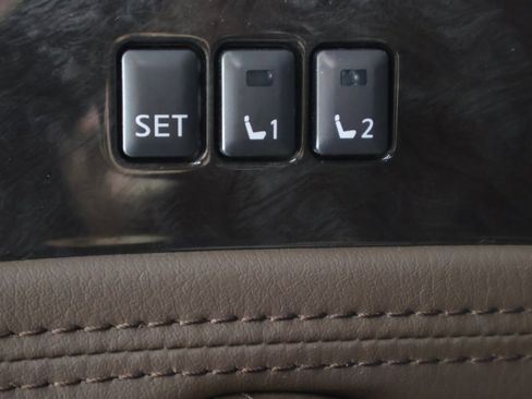 Used 2024 Nissan Armada Platinum w/ Captain's Chairs Package image 39