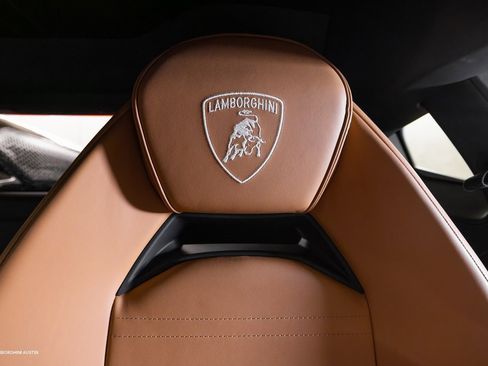 Used 2024 Lamborghini Revuelto image 34