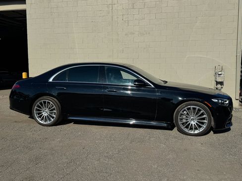 Used 2022 Mercedes-Benz S 580 4MATIC Sedan w/ AMG Line Package image 8