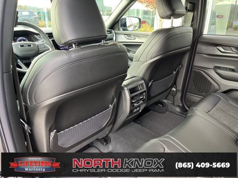 New 2025 Jeep Grand Cherokee Altitude image 18