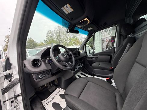 Used 2022 Mercedes-Benz Sprinter 2500 image 5