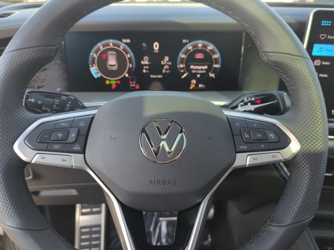 New 2026 Volkswagen Tiguan SE R-Line image 9