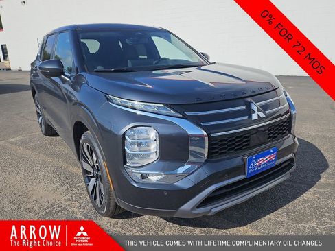 New 2025 Mitsubishi Outlander SE image 2