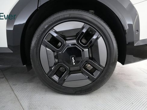 Used 2024 Kia EV9 GT-Line image 17
