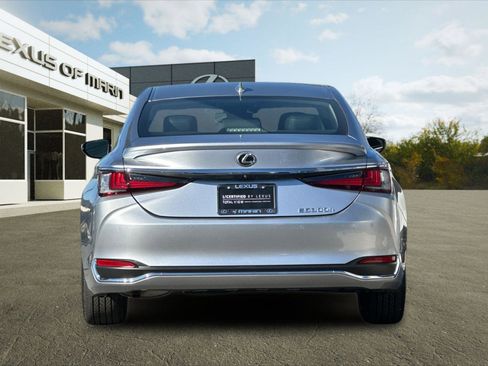 Certified 2025 Lexus ES 300h w/ Premium Package image 9