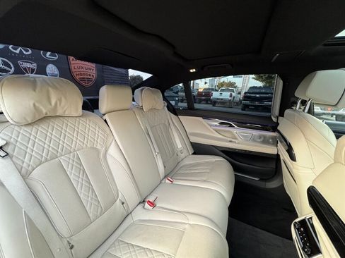 Used 2020 BMW 750i xDrive w/ Executive Package AWD/4WD image 44