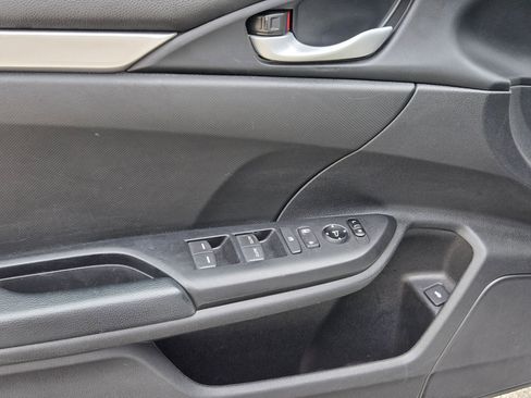 Used 2019 Honda Civic Sport image 11