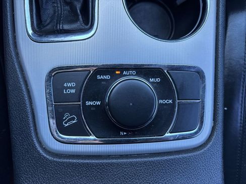 Used 2018 Jeep Grand Cherokee Limited image 32