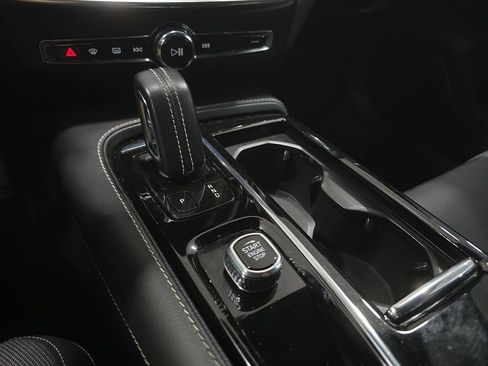 Used 2022 Volvo S60 T8 R-Design image 24