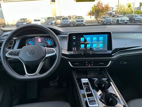Used 2024 Volkswagen Atlas Cross Sport SE w/ Panoramic Sunroof Package AWD/4WD image 16