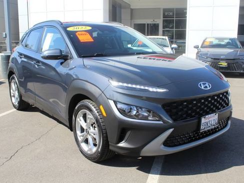 Used 2022 Hyundai Kona SEL w/ Cargo Package FWD image 2