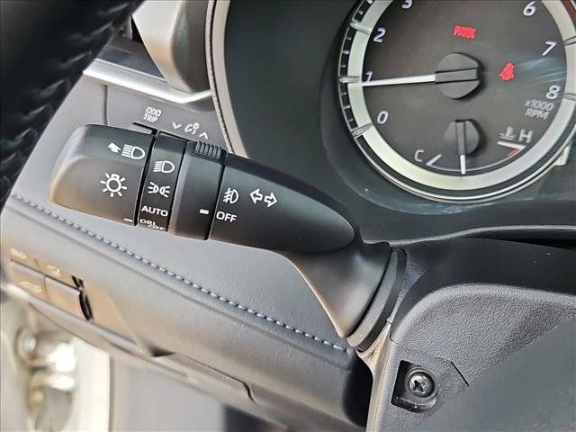 Used 2025 Toyota Highlander LE FWD image 16
