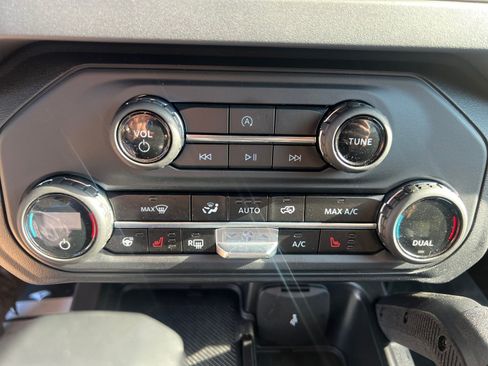 Used 2025 Ford Bronco Outer Banks w/ Sasquatch Package AWD/4WD image 22