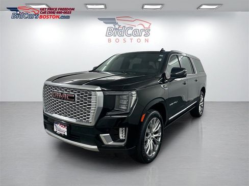 Used 2023 GMC Yukon XL Denali image 1