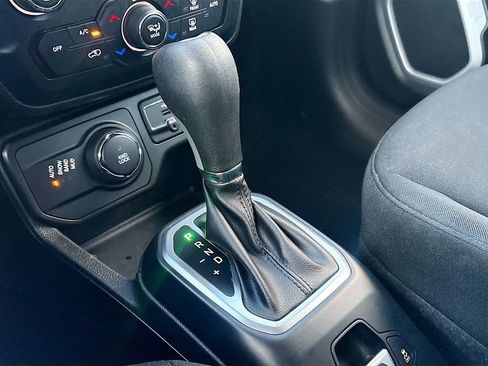 Used 2021 Jeep Renegade Latitude image 16