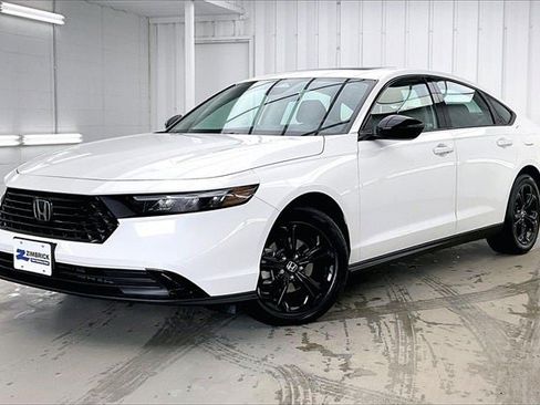 Certified 2025 Honda Accord SE image 2