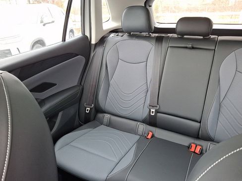 New 2025 Volkswagen Tiguan SE AWD/4WD image 12
