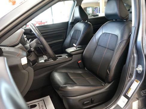 Used 2021 Nissan Altima 2.5 SR FWD image 2