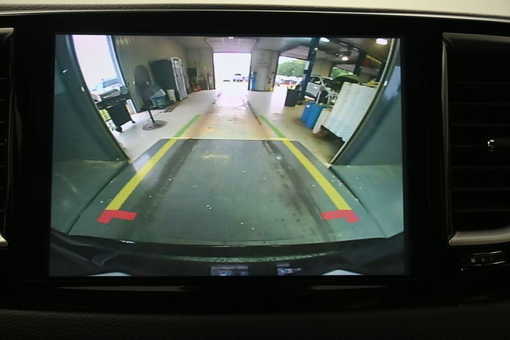 Used 2024 Chrysler Pacifica Touring-L FWD image 11