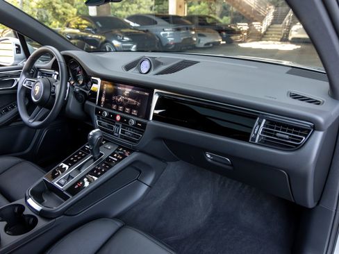 Certified 2025 Porsche Macan AWD/4WD image 55