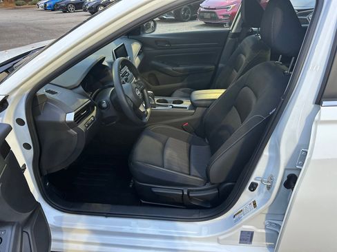 Certified 2025 Nissan Altima 2.5 S image 9