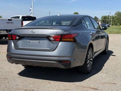Used 2024 Nissan Altima 2.5 SV FWD image 5