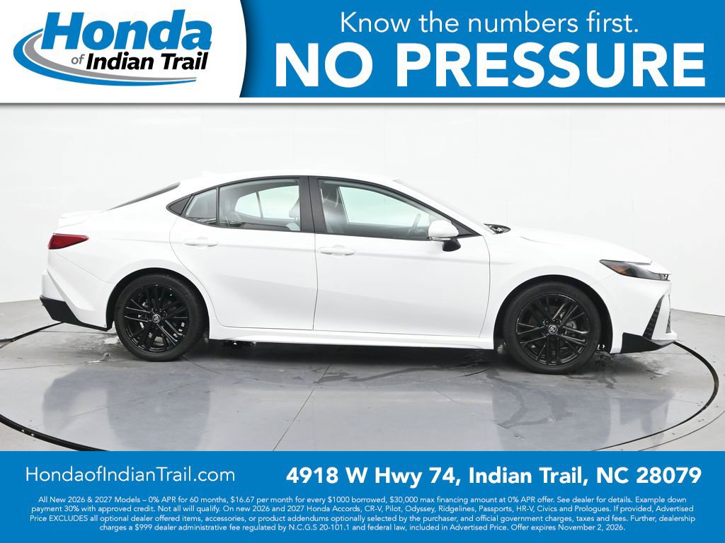 Used 2025 Toyota Camry SE FWD image 4