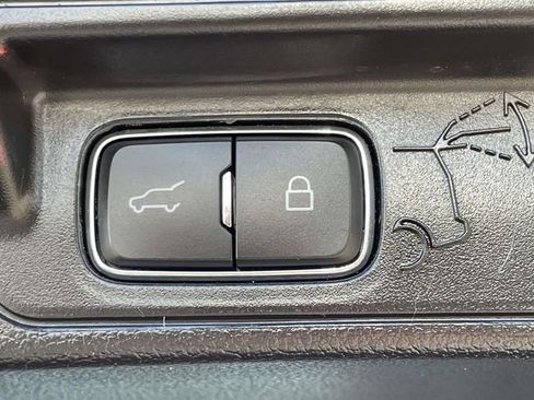 Certified 2021 Ford Explorer XLT w/ Equipment Group 202A AWD/4WD image 10
