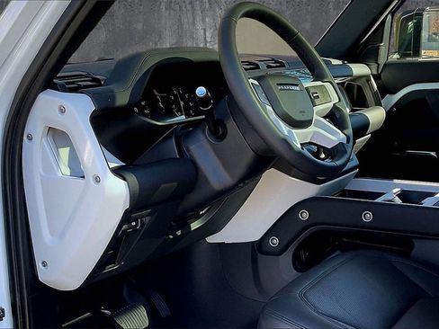 Used 2025 Land Rover Defender 110 S image 17