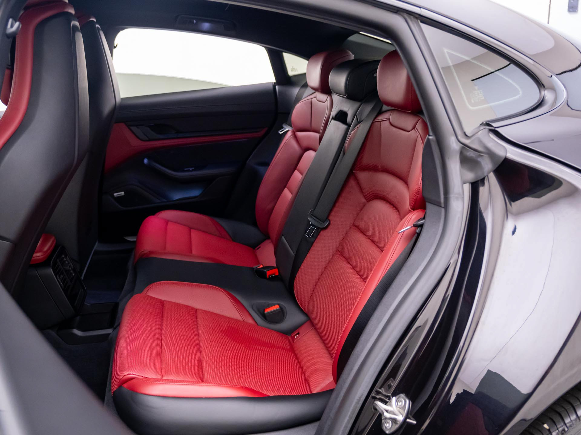 Certified 2021 Porsche Taycan 4S AWD/4WD image 17