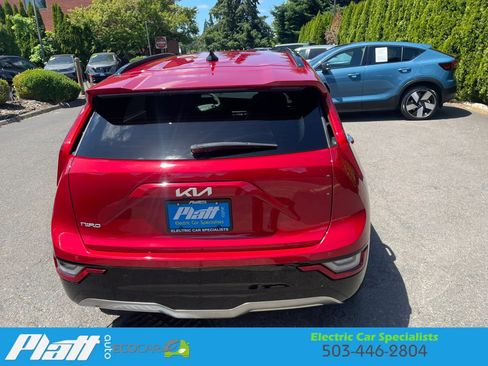 Used 2023 Kia Niro Wave w/ Wave Preserve Package FWD image 9
