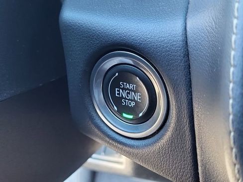 Used 2023 GMC Yukon SLT image 16