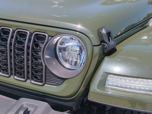 Used 2024 Jeep Wrangler Unlimited AWD/4WD image 6