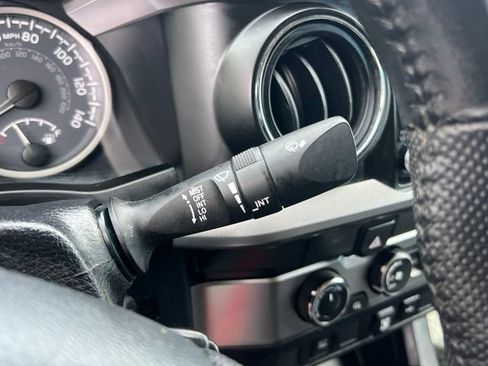 Used 2020 Toyota Tacoma SR5 AWD/4WD image 20