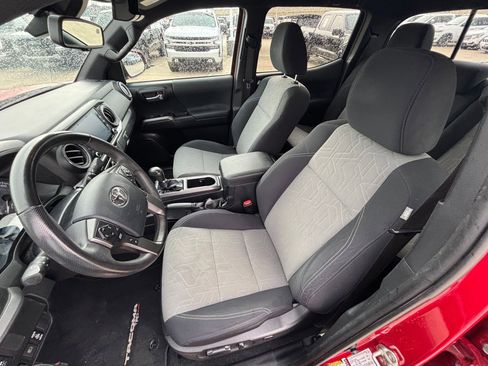 Used 2020 Toyota Tacoma TRD Sport image 15