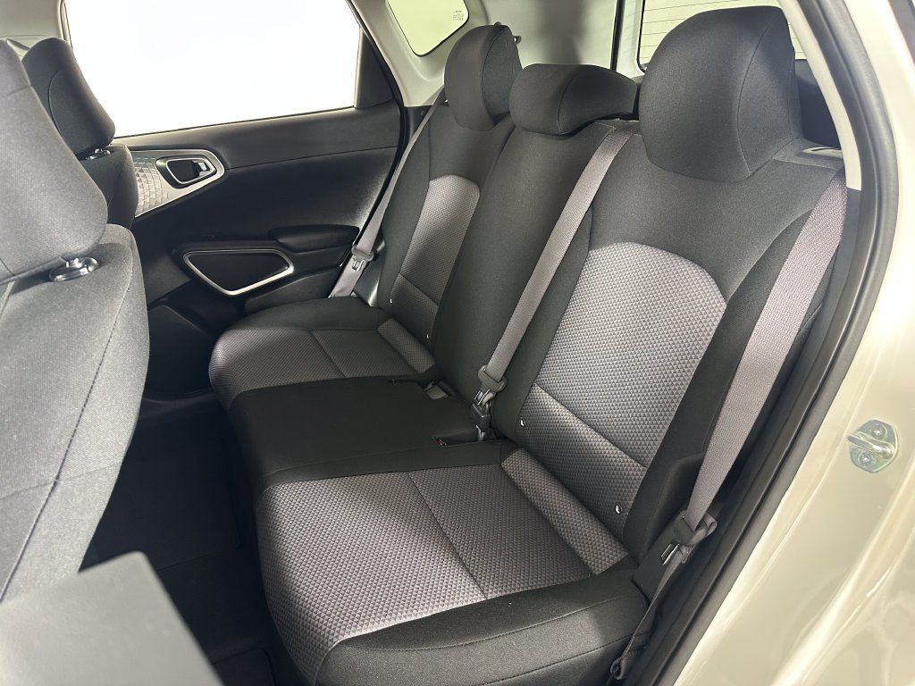 Used 2024 Kia Soul LX FWD image 18
